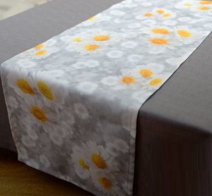 Bieżnik / nakładka na stół w kwiaty 50 x 140 cm