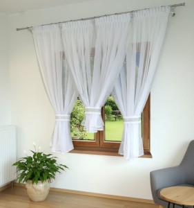 P4 - Gotowa firana na okno z cyrkoniami 400 x 160 cm  