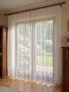 X66 Gotowe firany z elegancką gipiurą 240x250cm-2szt.