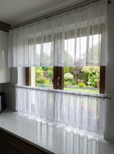 X72 komplet firanek do kuchni biało - srebrne z gipiurą